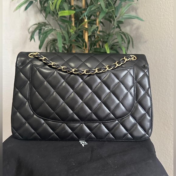 ❌ SOLD ❌ CHANEL JUMBO CLASSIC FLAP IN LAMBSKIN - Picture 2 of 13